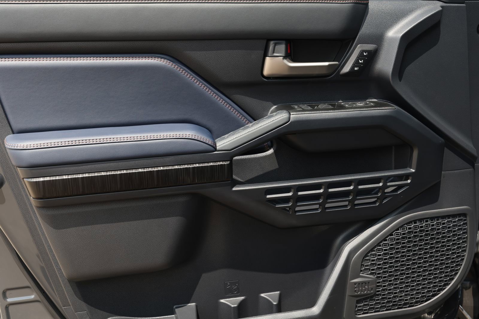 New 2026 Toyota 4Runner Platinum AWD/4WD image 30