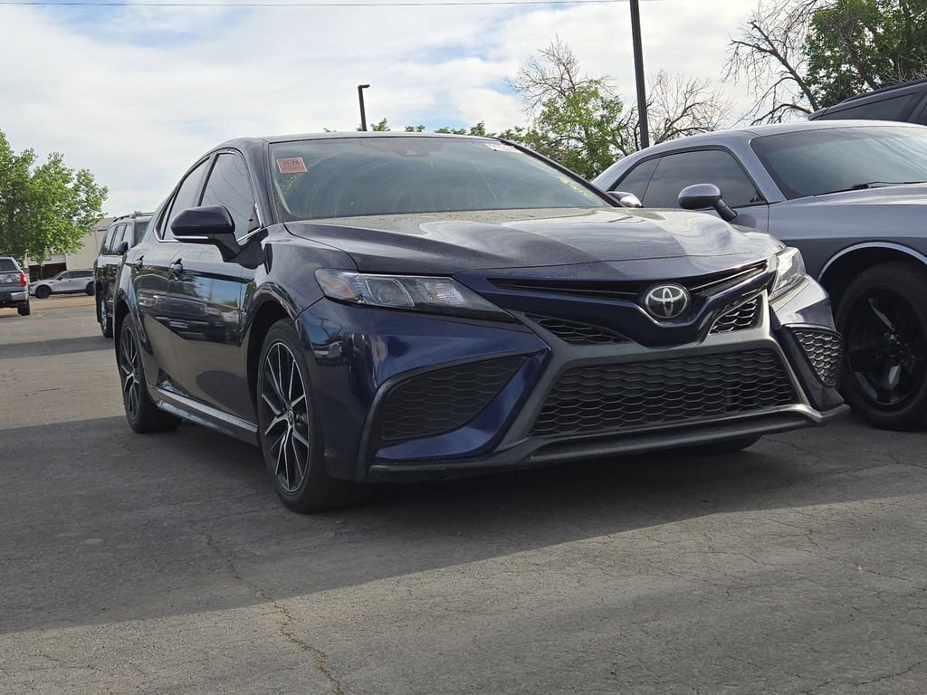Used 2022 Toyota Camry SE FWD image 3