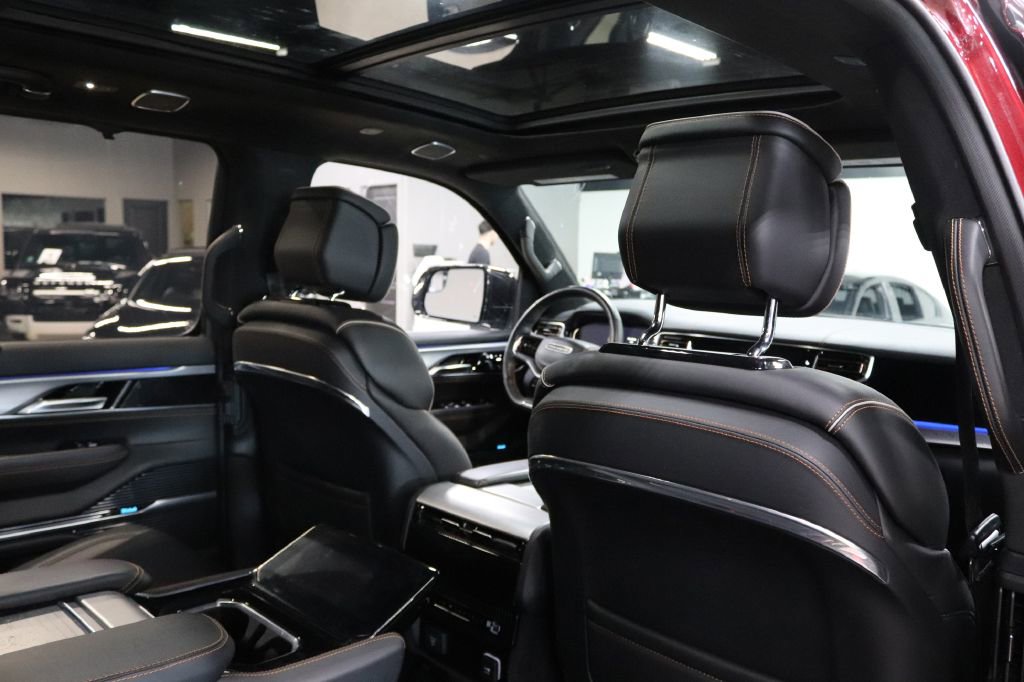 Used 2023 Jeep Grand Wagoneer Series III image 23