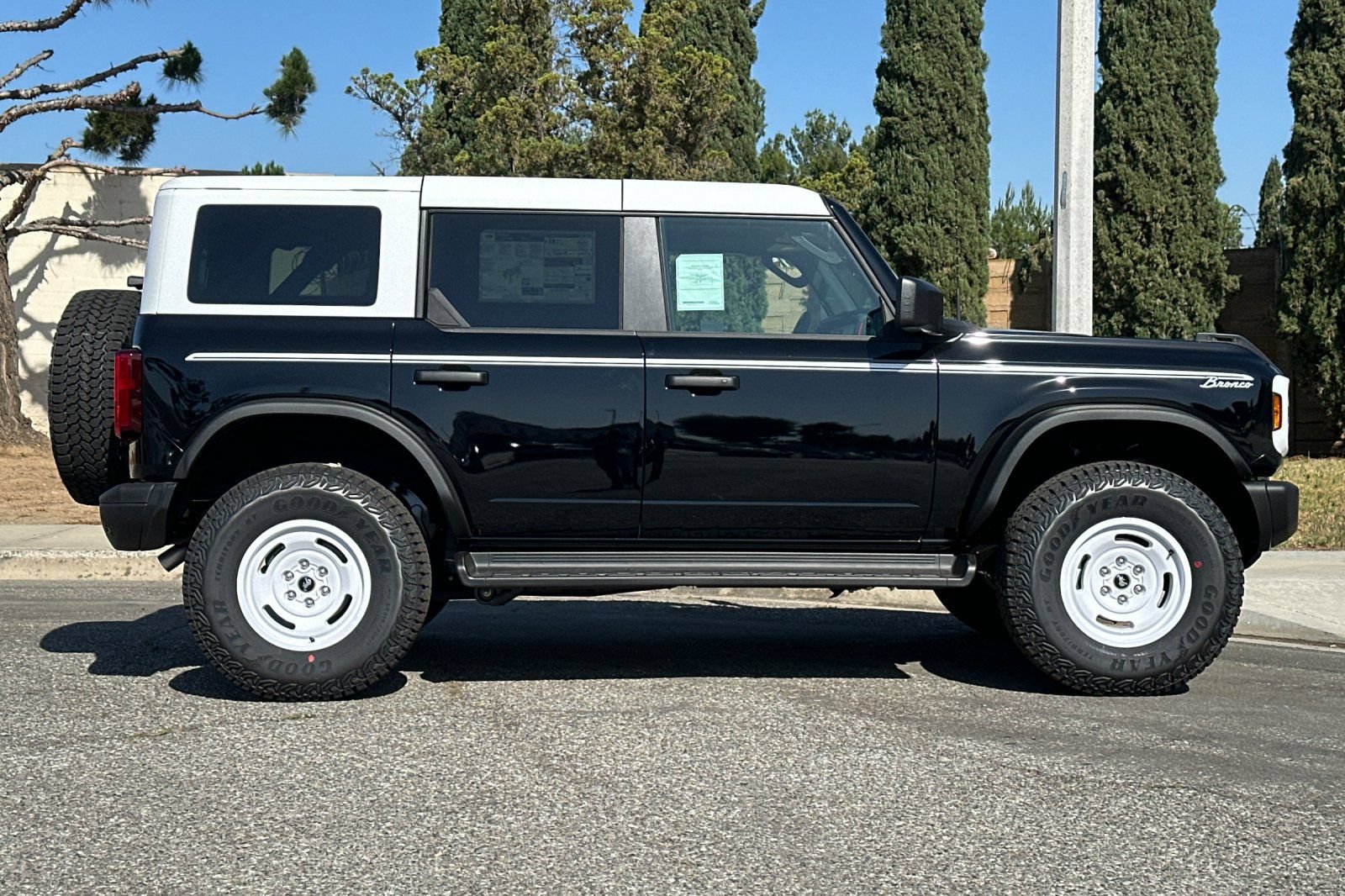 New 2026 Ford Bronco Heritage Edition AWD/4WD image 3