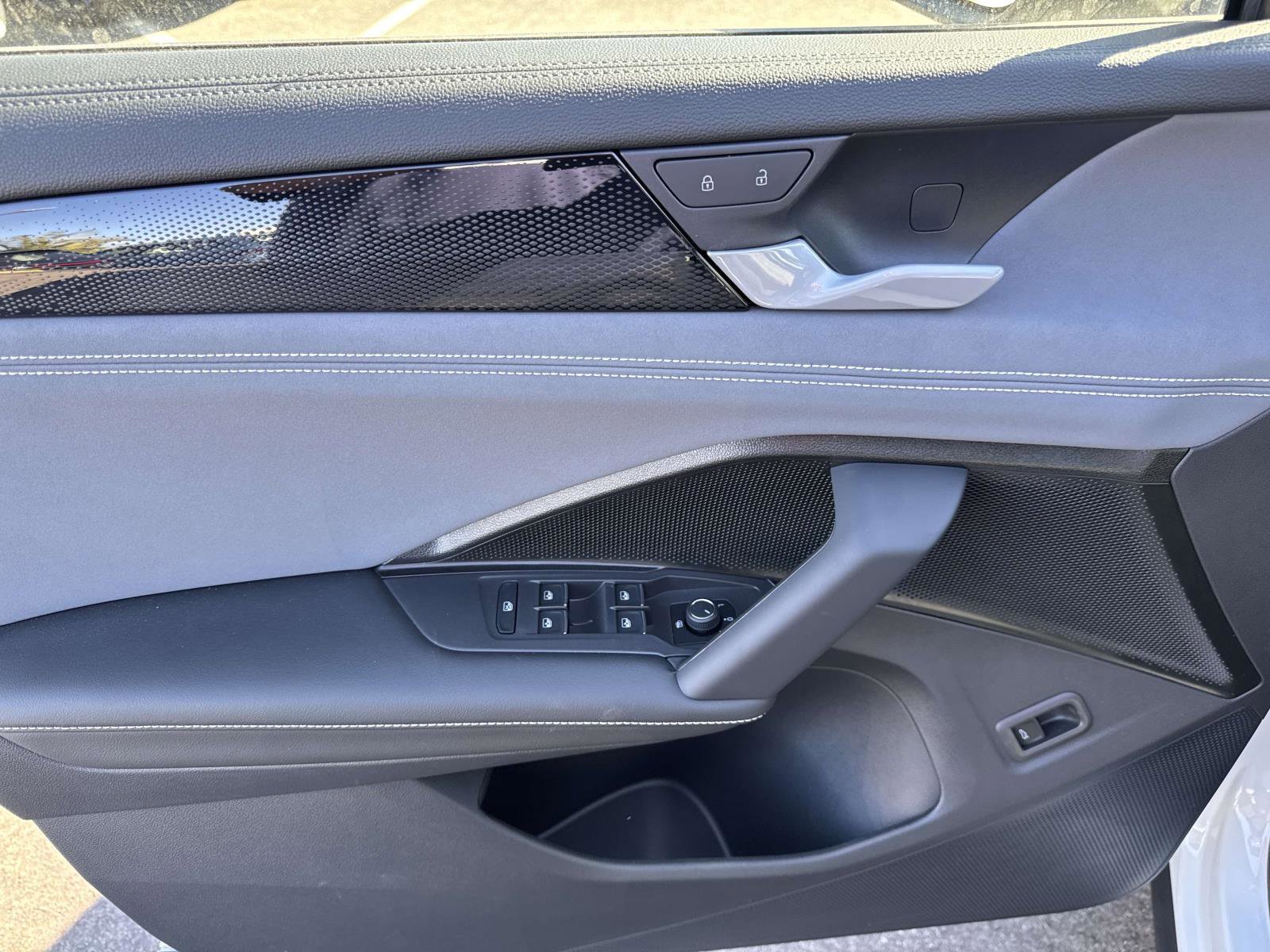 New 2026 Volkswagen Tiguan SE R-Line FWD image 16