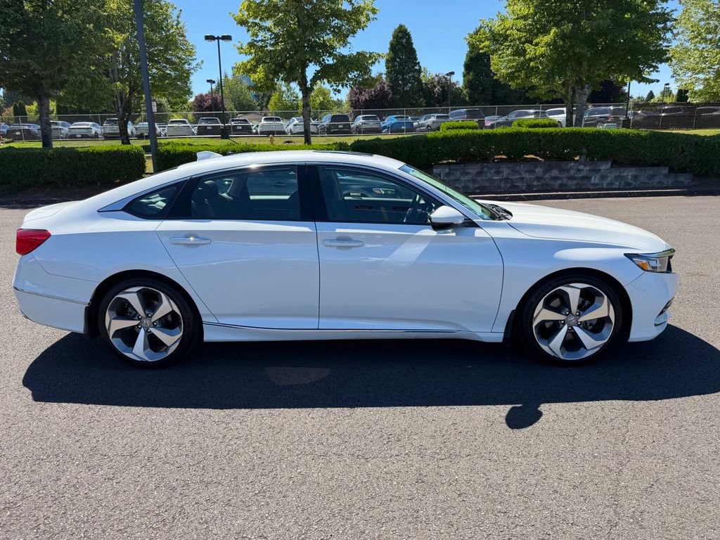 Used 2018 Honda Accord Touring image 9
