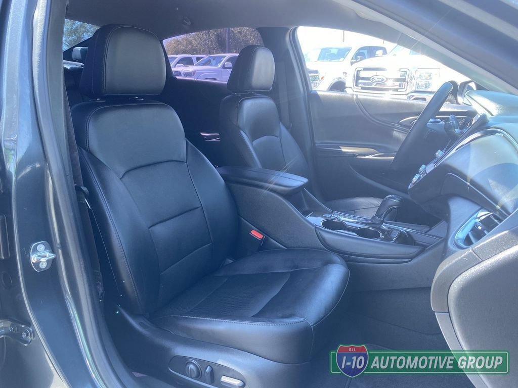 Used 2017 Chevrolet Malibu Premier w/ Driver Confidence Package FWD image 9