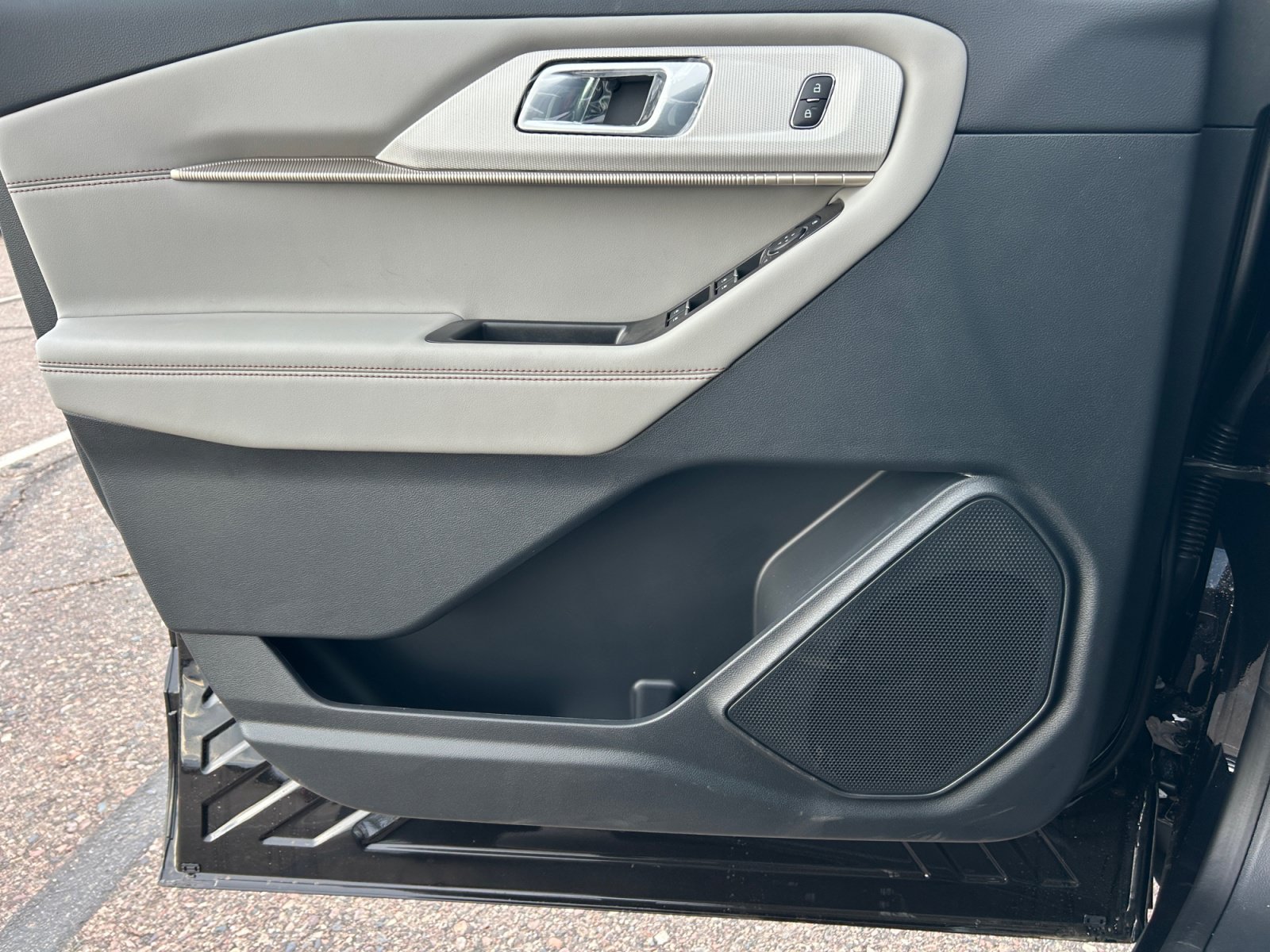 New 2026 Ford Explorer Active w/ Active Comfort Package RWD image 13
