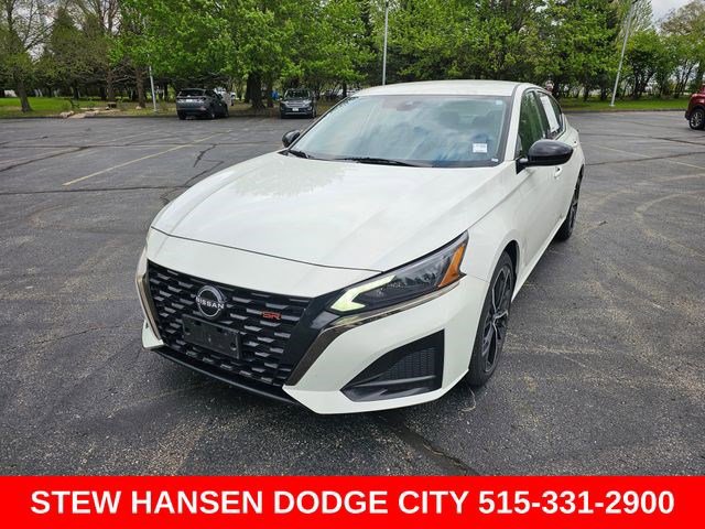 Used 2024 Nissan Altima 2.5 SR FWD image 1