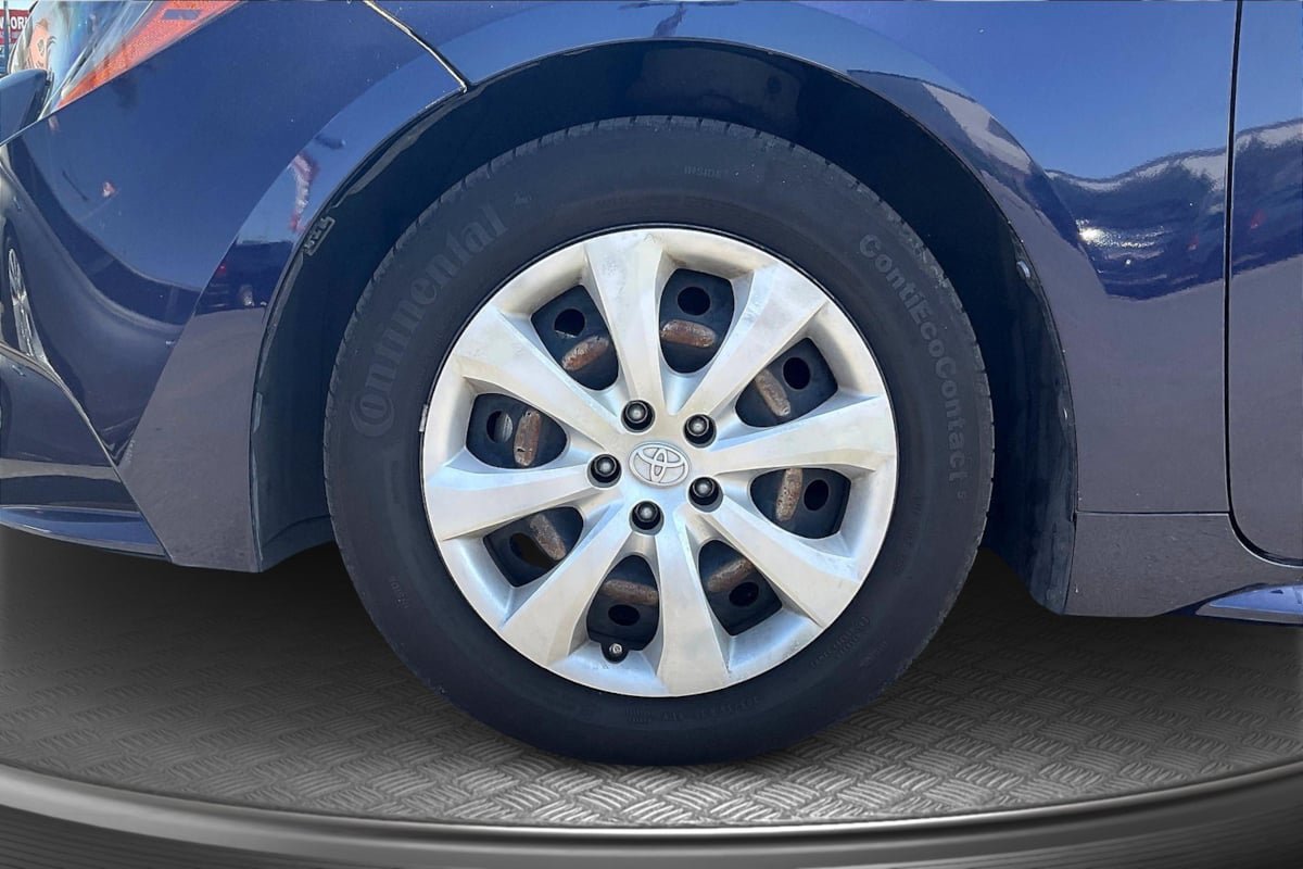 Used 2020 Toyota Corolla LE FWD image 9