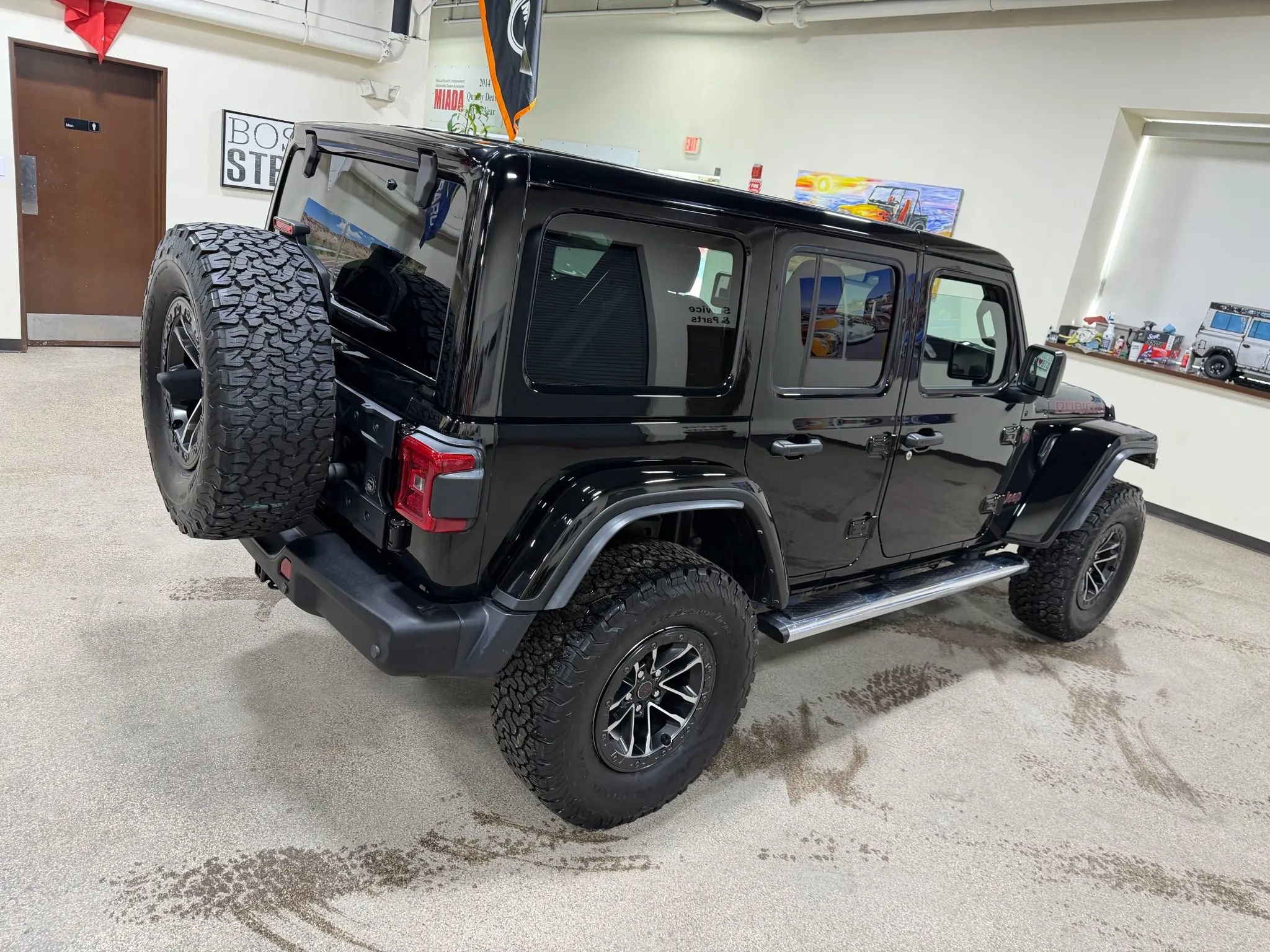 Used 2024 Jeep Wrangler Unlimited Rubicon image 16