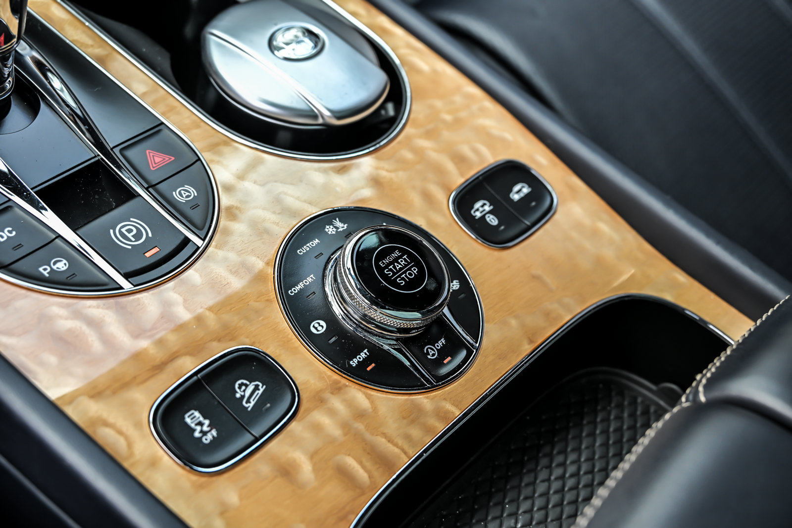 Certified 2023 Bentley Bentayga Extended Wheelbase AWD/4WD image 41