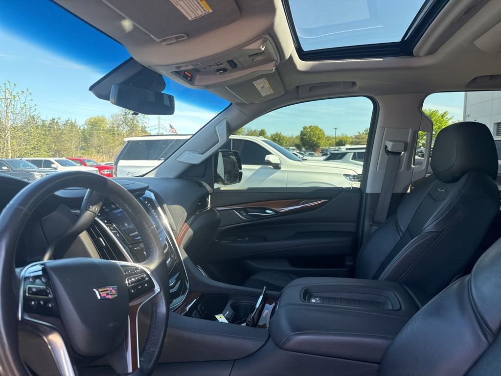 Used 2019 Cadillac Escalade Premium Luxury AWD/4WD image 17