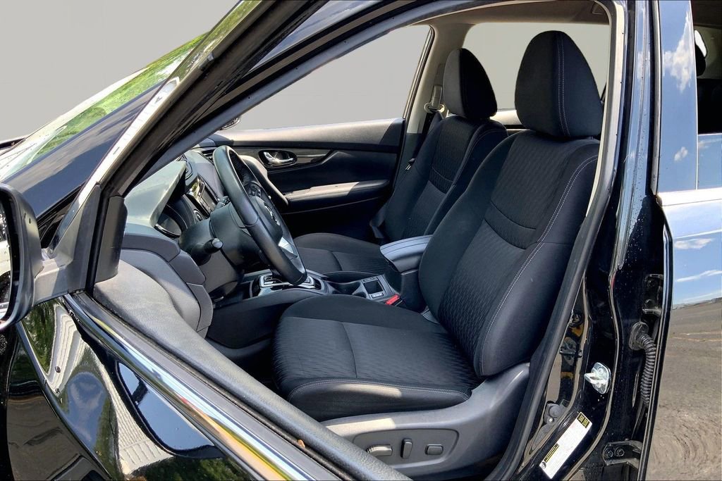 Used 2019 Nissan Rogue SV FWD image 15