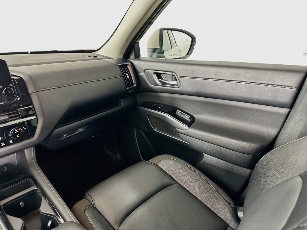 Used 2024 Nissan Pathfinder SL AWD/4WD image 28