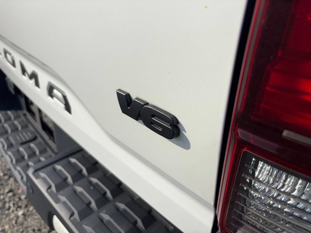 Used 2019 Toyota Tacoma TRD Sport w/ Technology Package AWD/4WD image 5