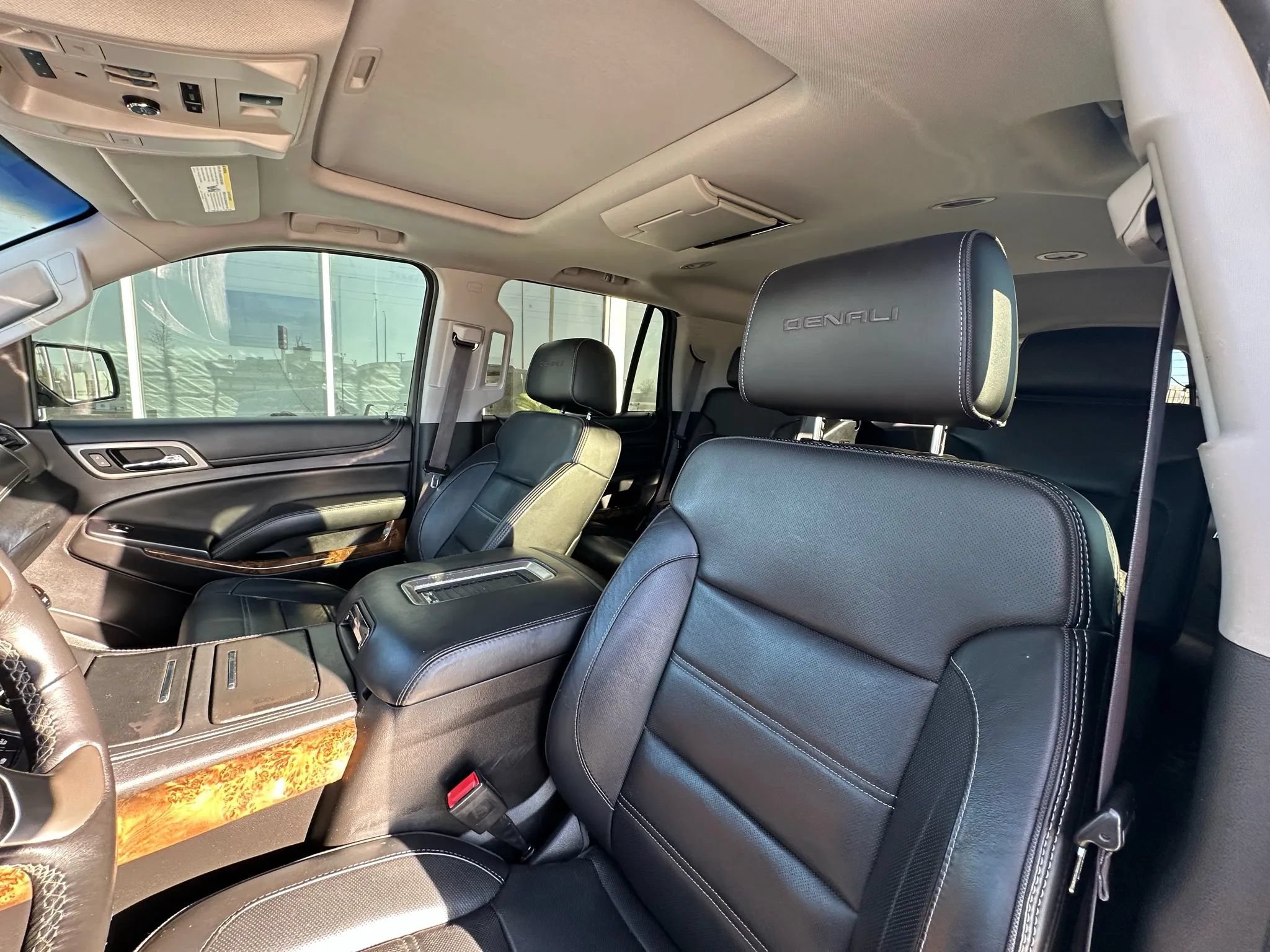 Used 2015 GMC Yukon Denali w/ Premium Package AWD/4WD image 12