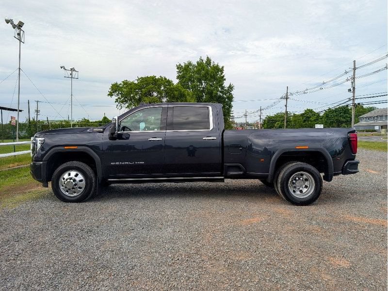 Used 2024 GMC Sierra 3500 Denali Ultimate AWD/4WD image 10