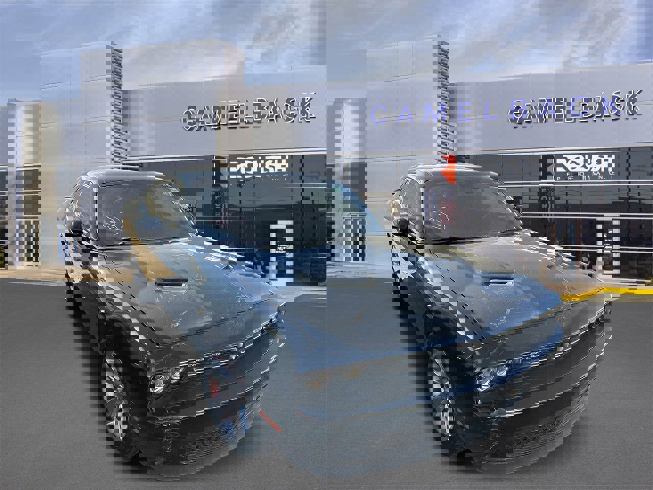 Used 2023 Dodge Challenger SXT image 2