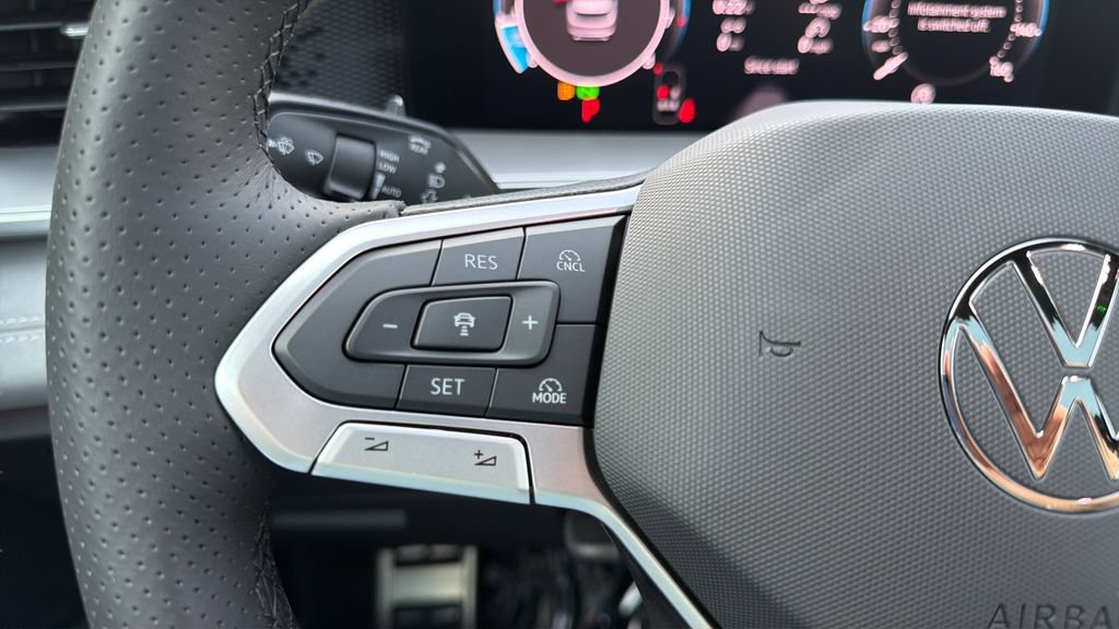 New 2026 Volkswagen Tiguan SE R-Line FWD image 19