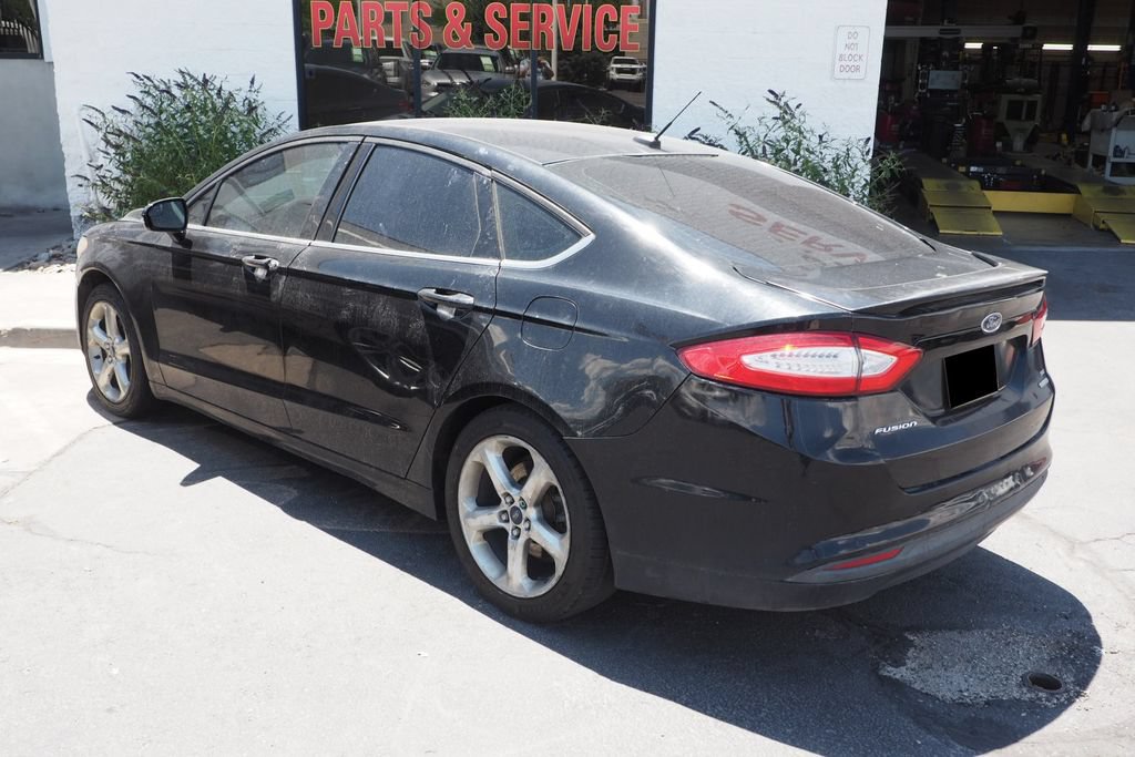 Used 2016 Ford Fusion SE w/ Equipment Group 201A FWD image 3