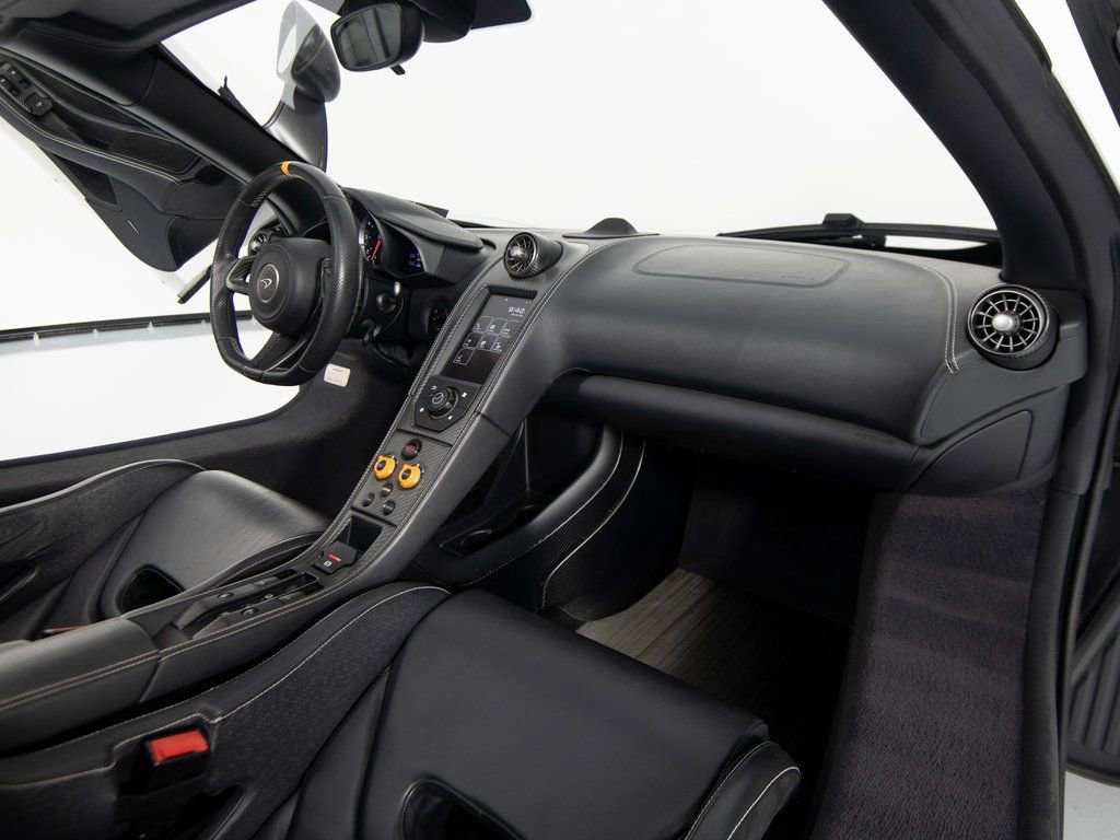 Used 2016 McLaren 675LT Spider image 29