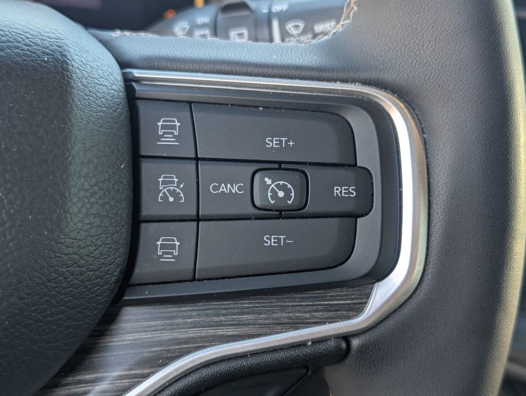 Used 2024 Jeep Wagoneer Series II w/ Flexible Seating Group image 21