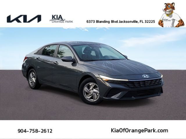 Used 2025 Hyundai Elantra SE image 1
