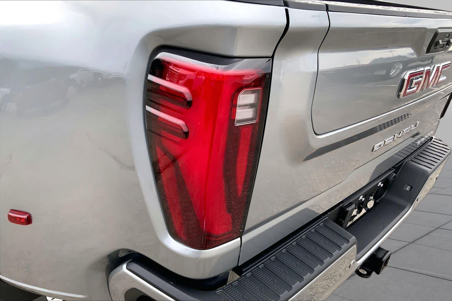 Used 2026 GMC Sierra 3500 Denali w/ Denali Reserve Package AWD/4WD image 26