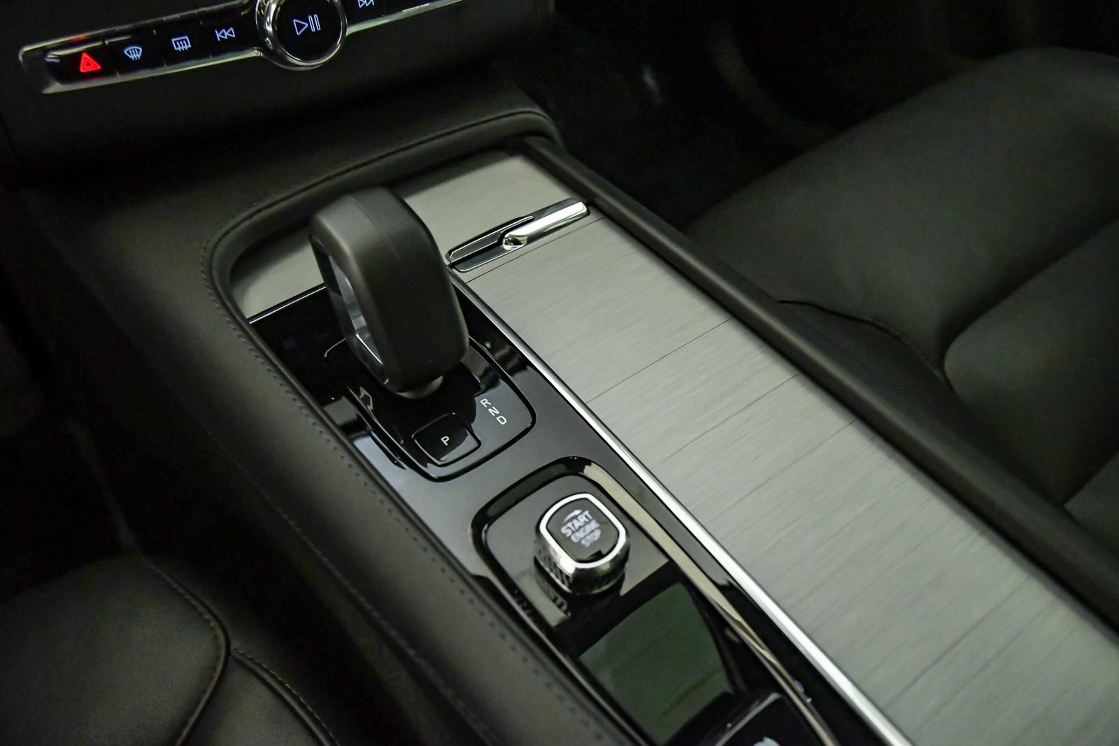 Certified 2025 Volvo XC90 B5 Core w/ Protection Package Premier AWD/4WD image 20