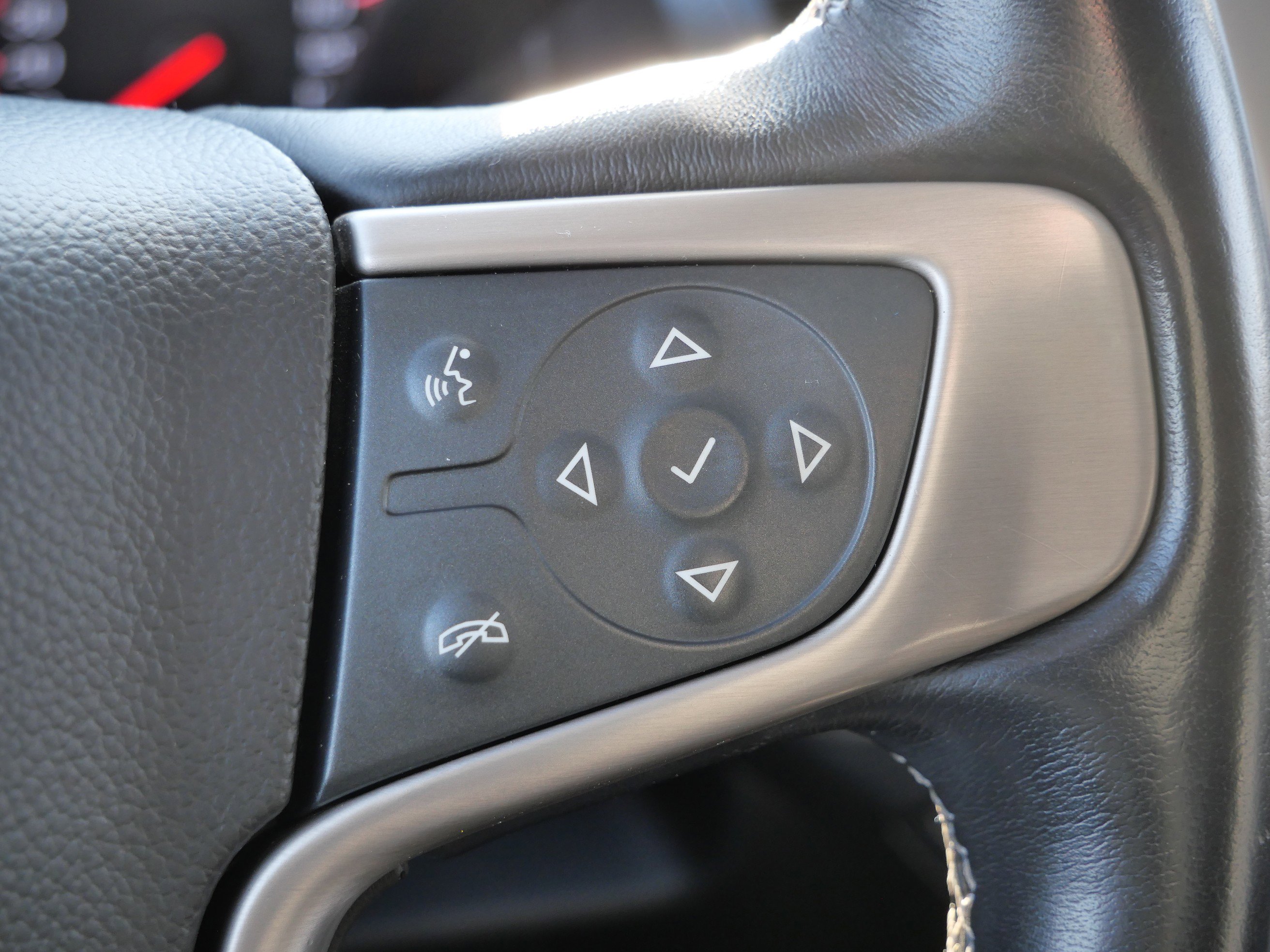 Used 2015 GMC Yukon XL Denali w/ Touring Package image 24