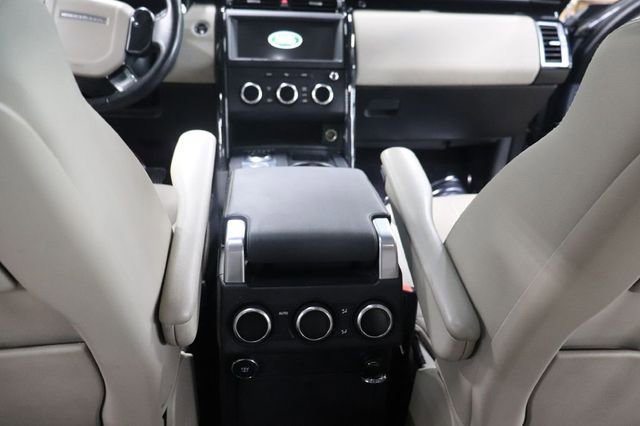 Used 2019 Land Rover Discovery SE image 15