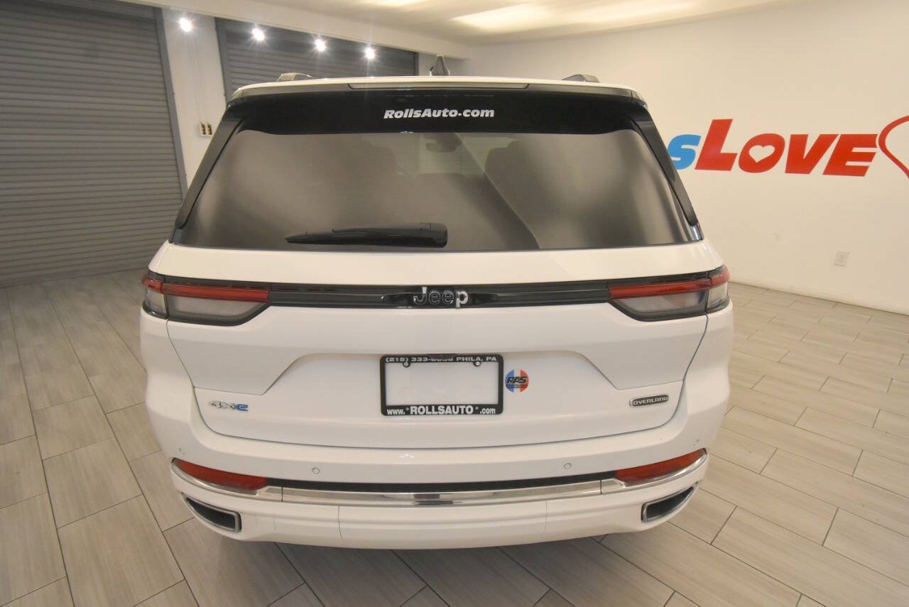 Used 2024 Jeep Grand Cherokee Overland w/ Trailer Tow Package AWD/4WD image 4
