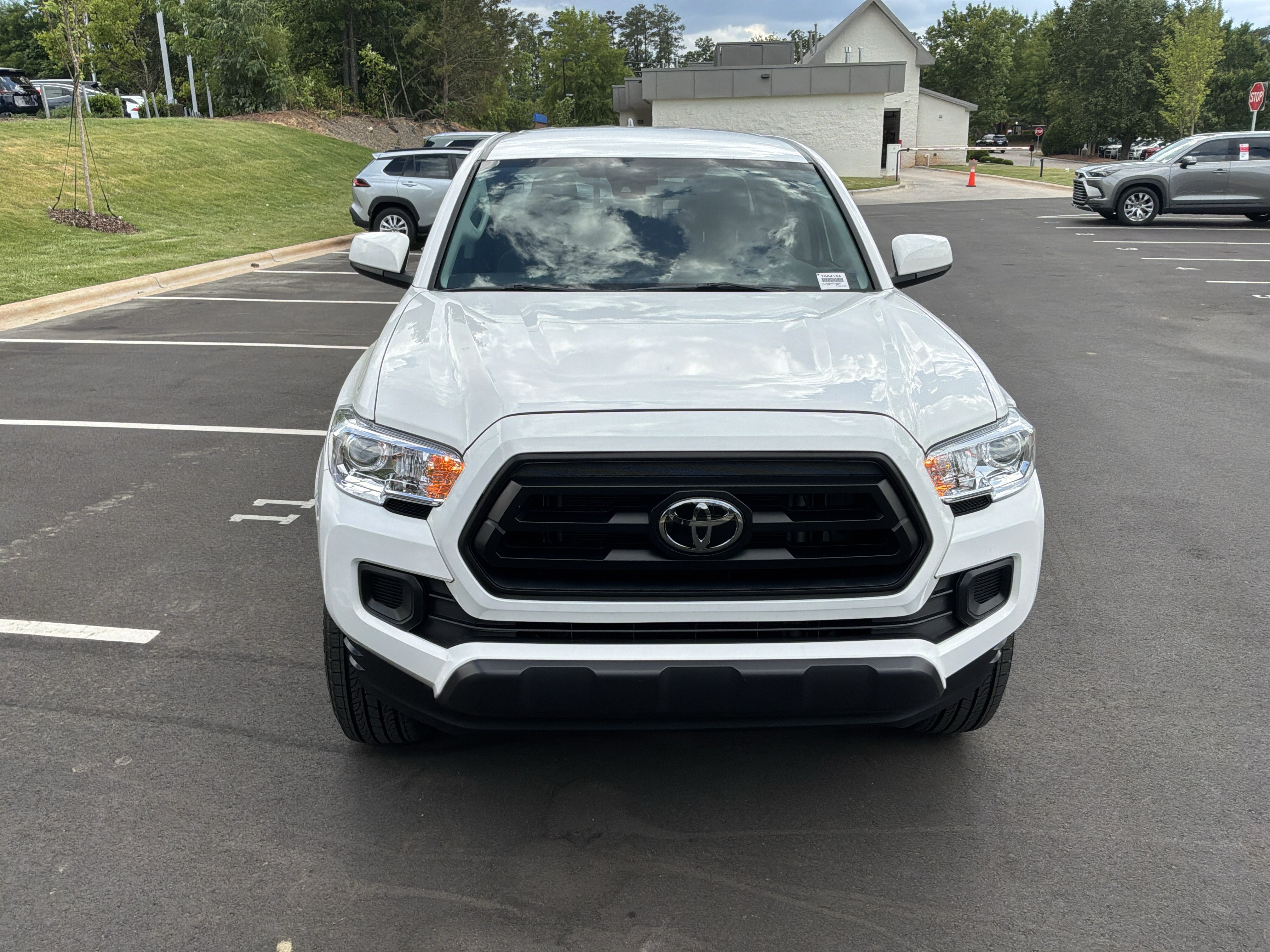 Used 2022 Toyota Tacoma SR AWD/4WD image 3
