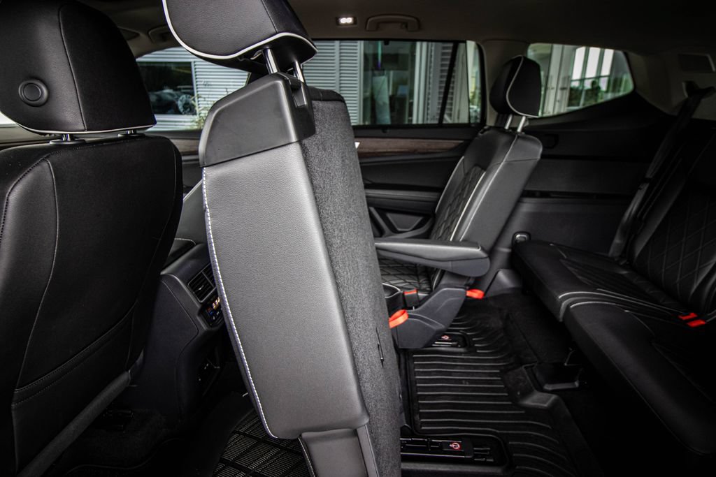 Used 2025 Volkswagen Atlas SEL Premium R-Line AWD/4WD image 28