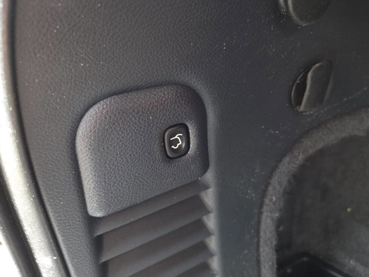 Used 2015 Jeep Grand Cherokee Overland w/ Advanced Technology Group image 30