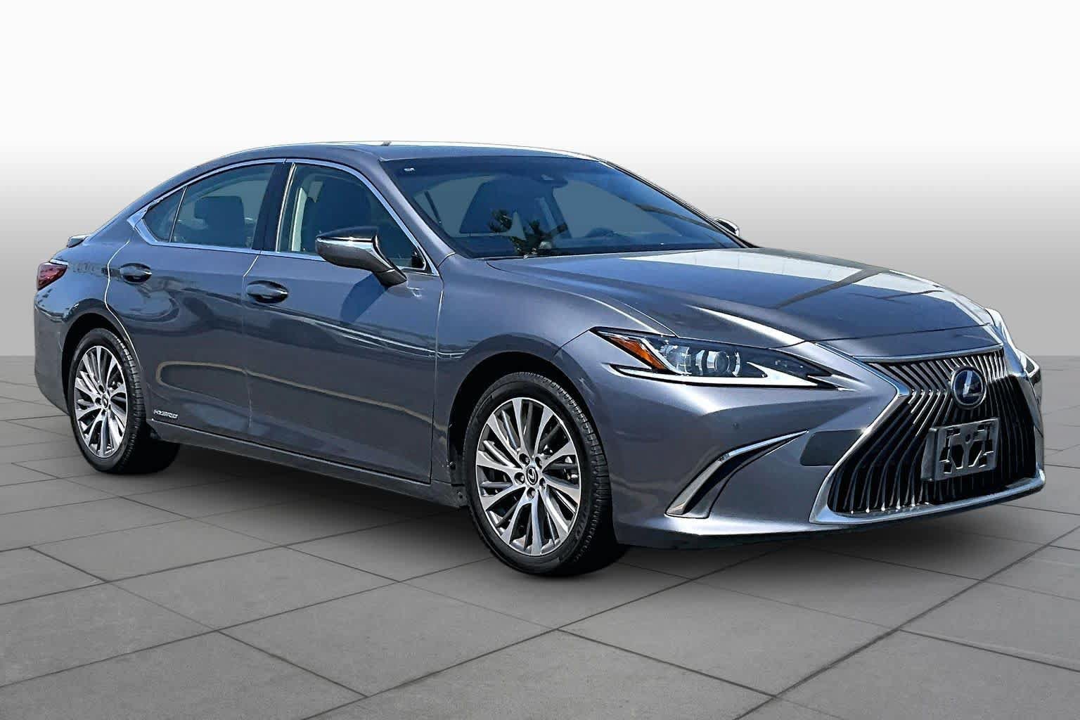 Used 2019 Lexus ES 300h w/ Premium Package FWD image 2