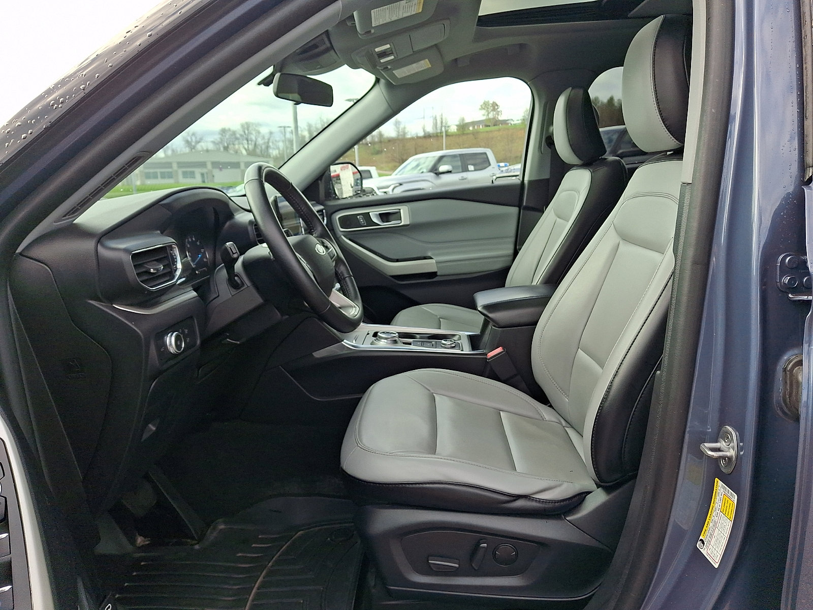 Used 2021 Ford Explorer XLT w/ Equipment Group 202A image 15