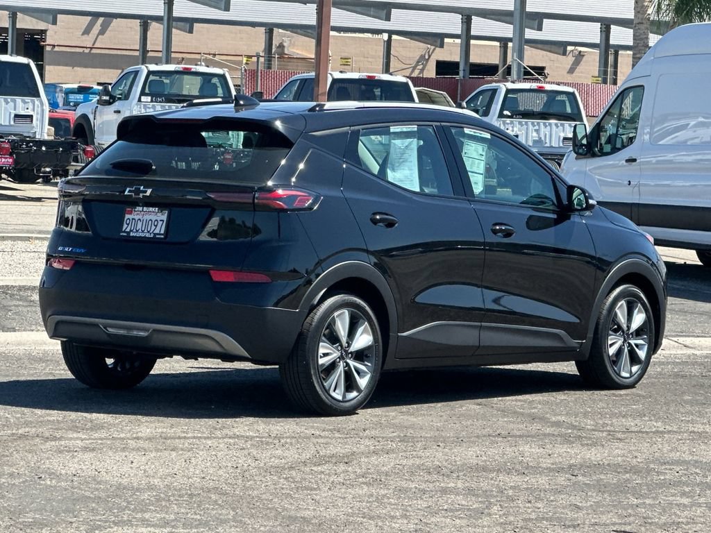 Used 2023 Chevrolet Bolt EUV LT w/ Convenience Package FWD image 3