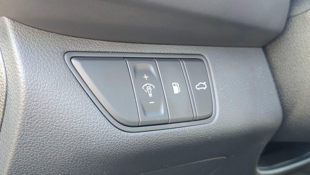 Used 2023 Genesis G70 2.0T w/ Sport Prestige Package image 25