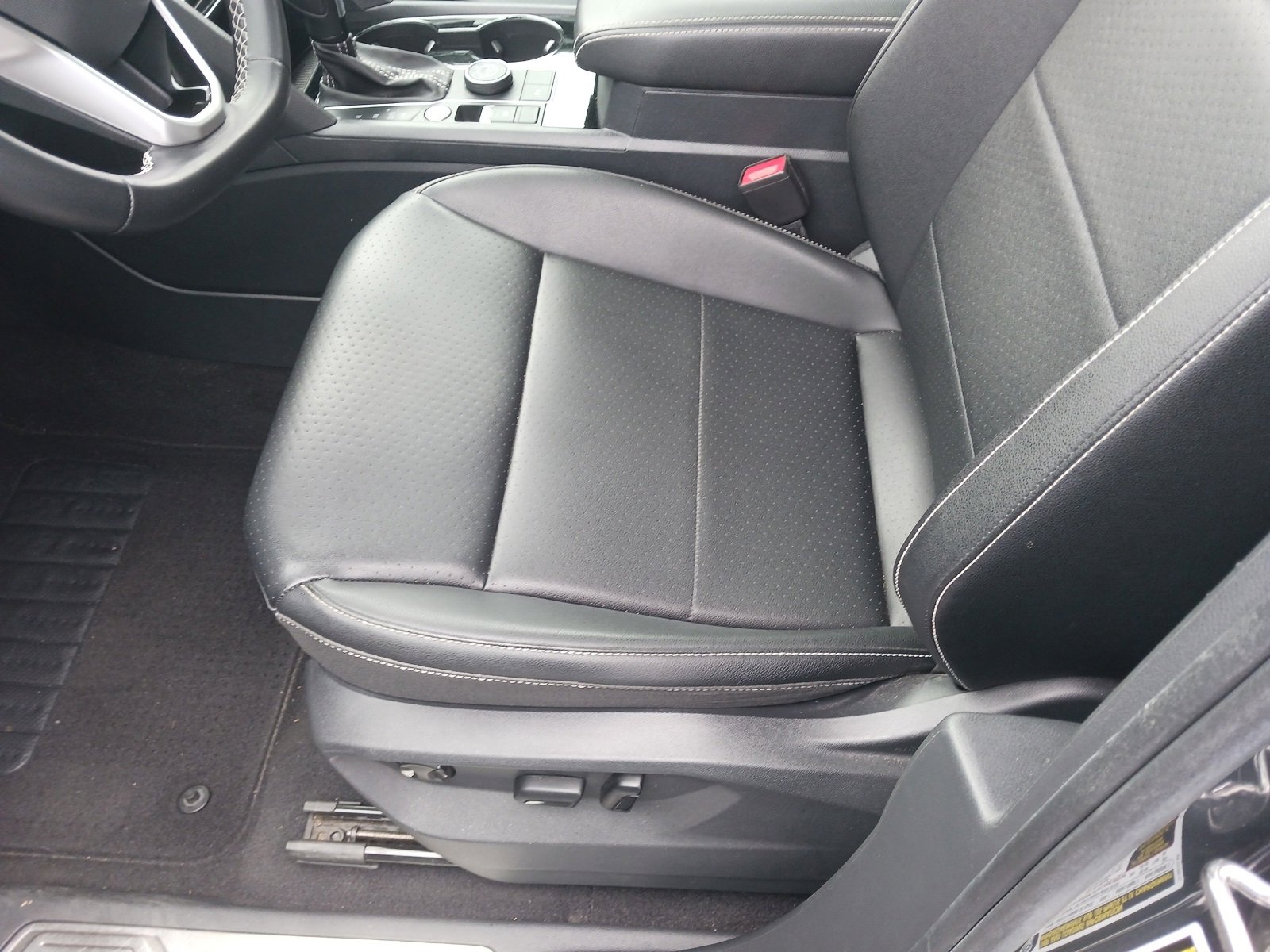 Used 2023 Volkswagen Atlas SE w/ Panoramic Sunroof Package image 5