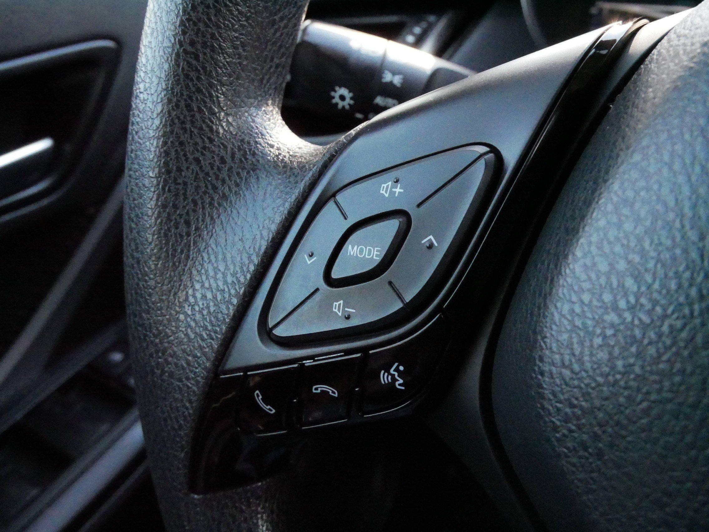 Used 2021 Toyota C-HR LE FWD image 26