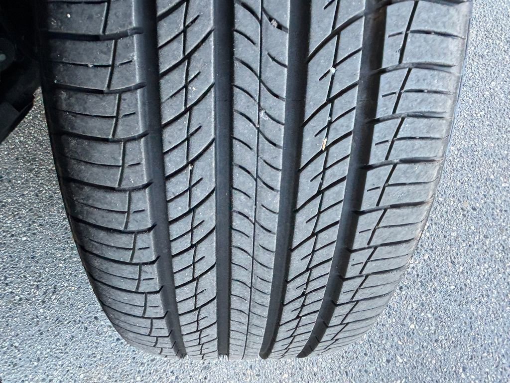 Used 2025 Honda Pilot EX-L image 33