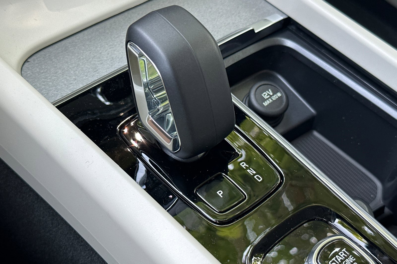 New 2025 Volvo XC60 B5 Plus w/ Climate Package image 18