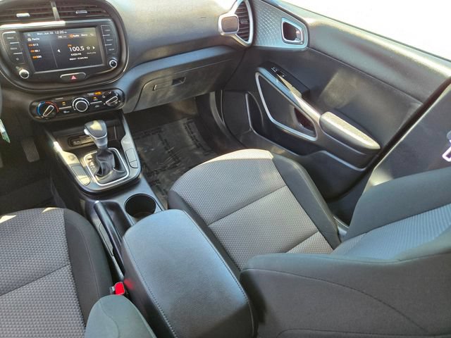 Used 2024 Kia Soul LX w/ Option Group 015 FWD image 17