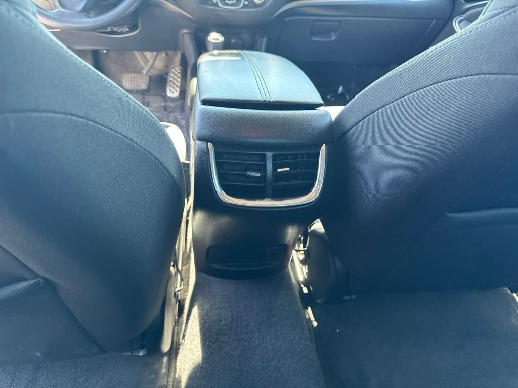 Used 2017 Chevrolet Malibu LT FWD image 30
