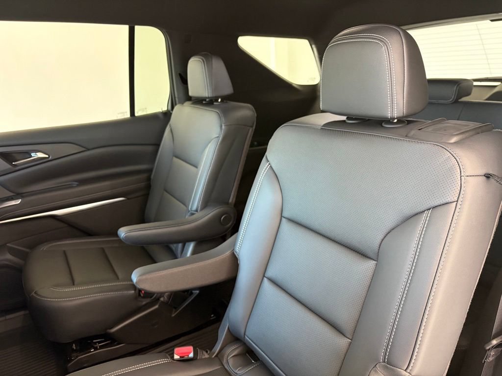 New 2026 Chevrolet Traverse LT w/ Midnight/Sport Edition FWD image 30