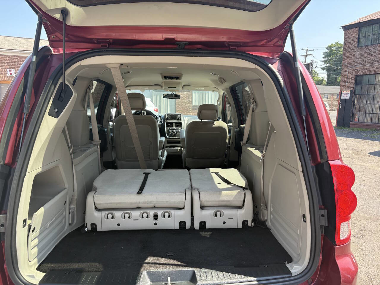 Used 2014 Dodge Grand Caravan SXT w/ UConnect Hands-Free Group image 14