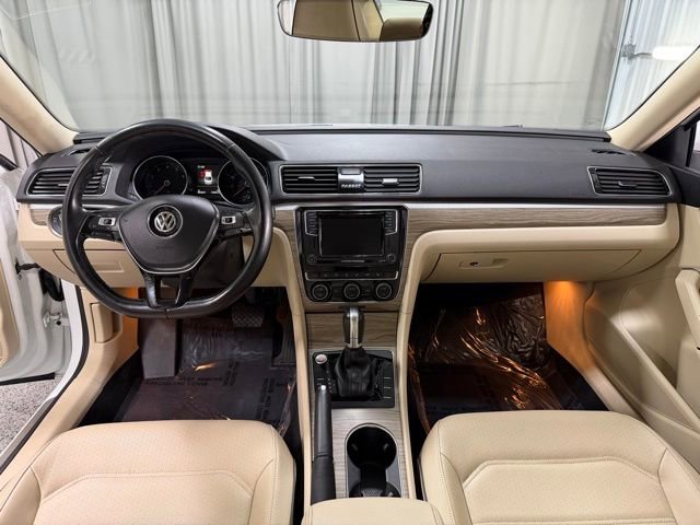 Used 2018 Volkswagen Passat 2.0T SE FWD image 12
