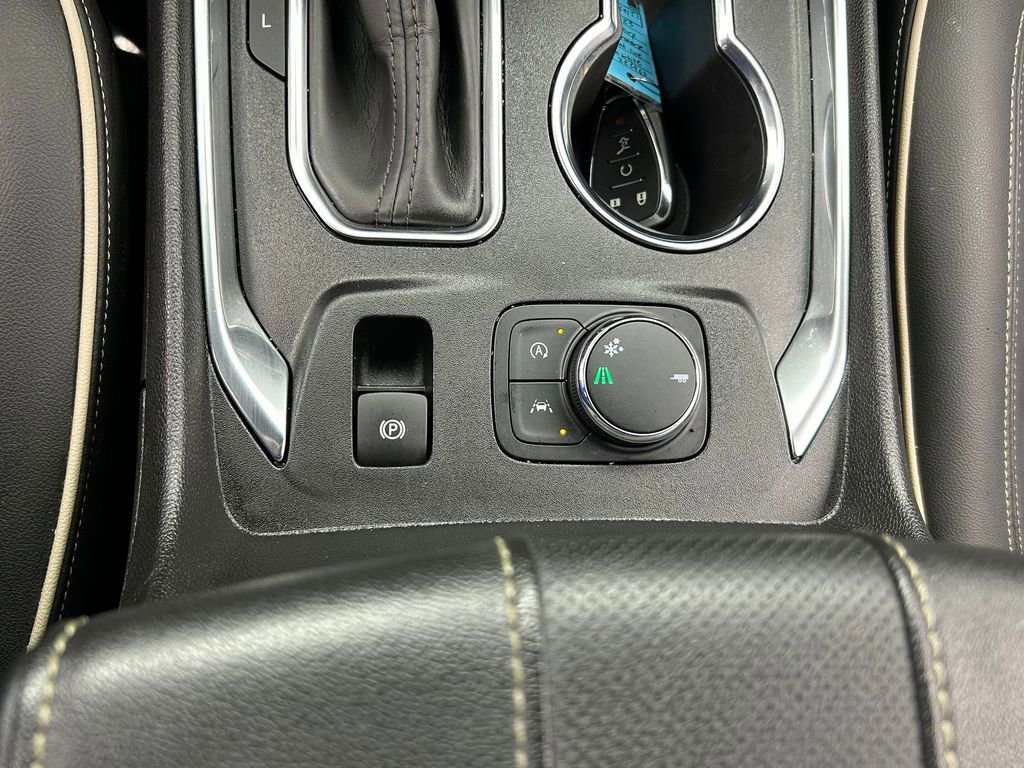 Used 2023 Chevrolet Traverse Premier w/ Redline Edition image 32