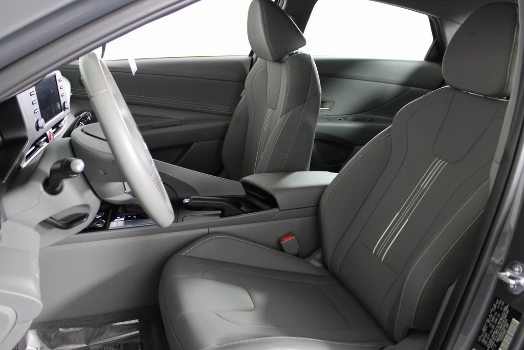 Certified 2025 Hyundai Elantra Sport image 15