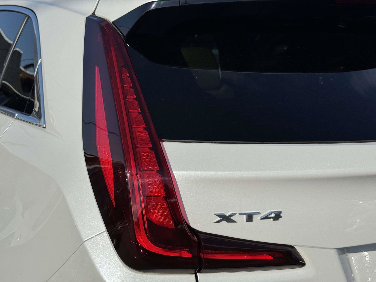 Certified 2024 Cadillac XT4 Luxury w/ Cold Weather Package AWD/4WD image 10