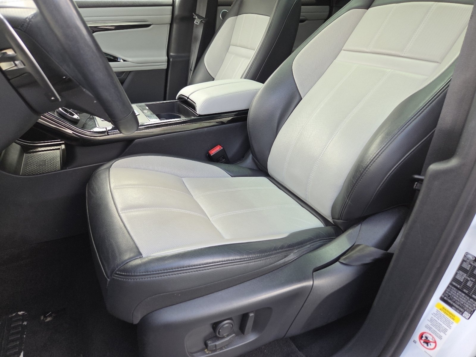 Used 2023 Land Rover Range Rover Evoque R-Dynamic S AWD/4WD image 30