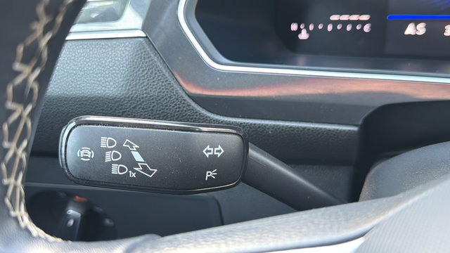 Used 2024 Volkswagen Tiguan SE AWD/4WD image 29